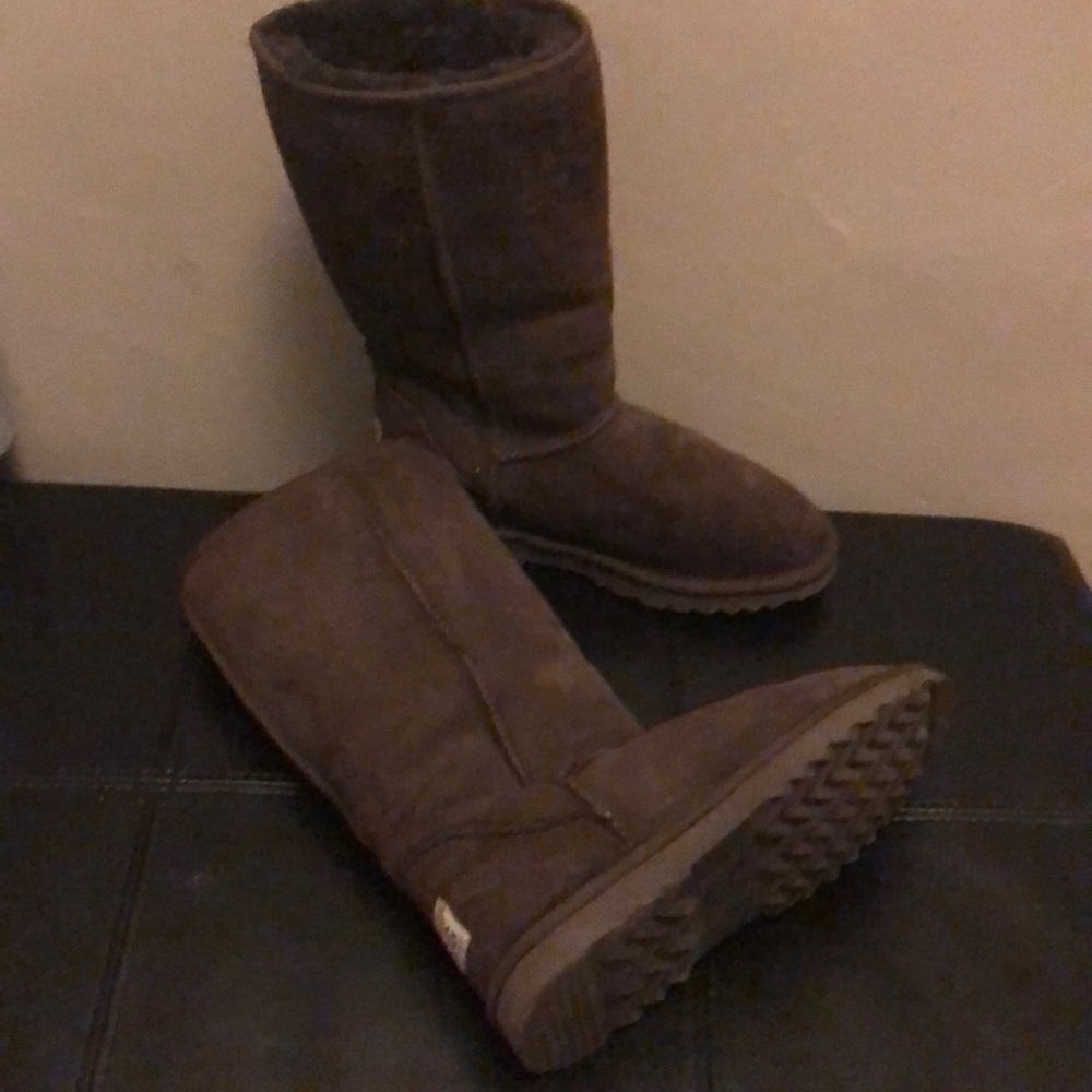 Barley worn, purchased in Australia. Classic Tall!